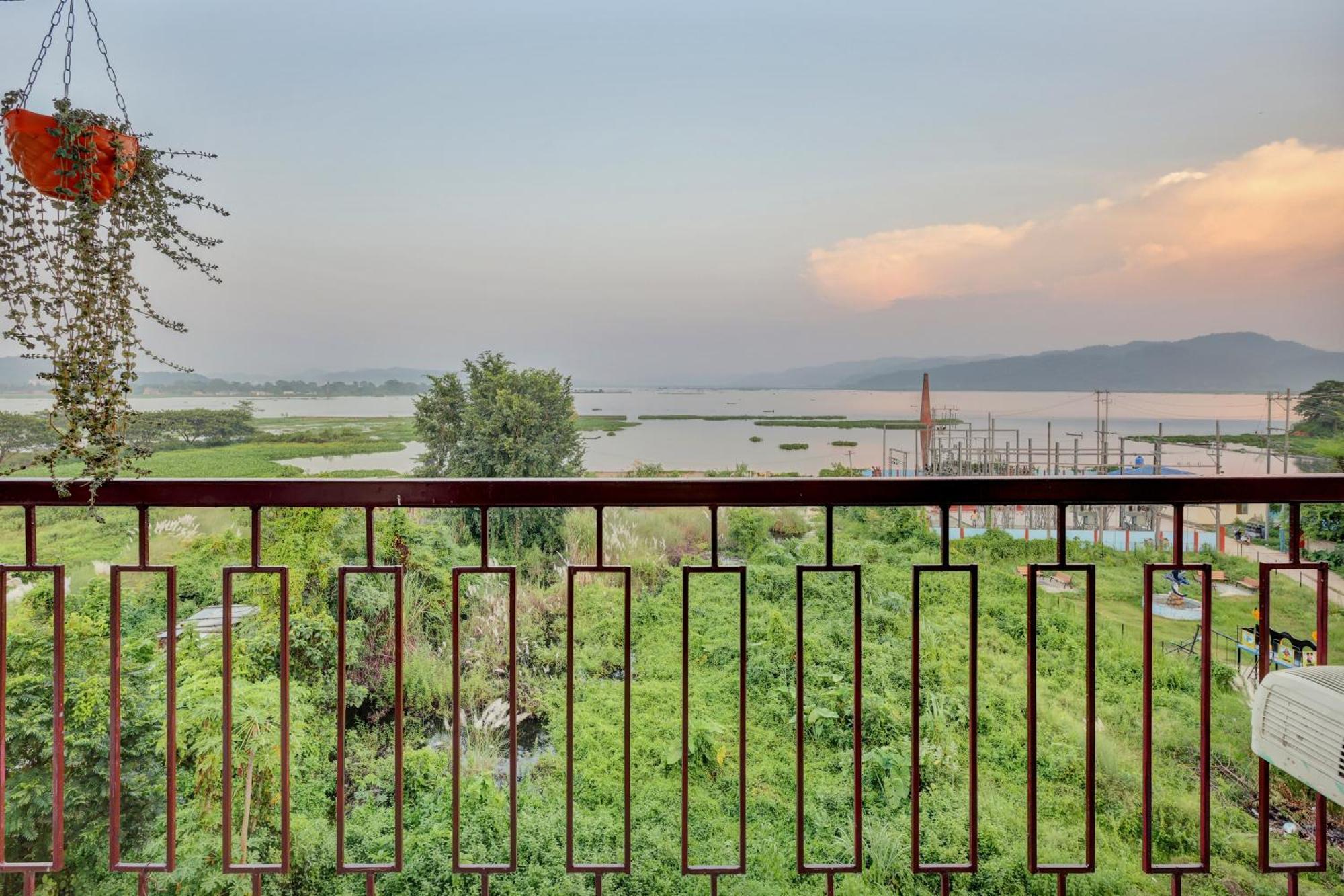 Oyo Flagship Larica Green Valley Guwahati Exteriör bild